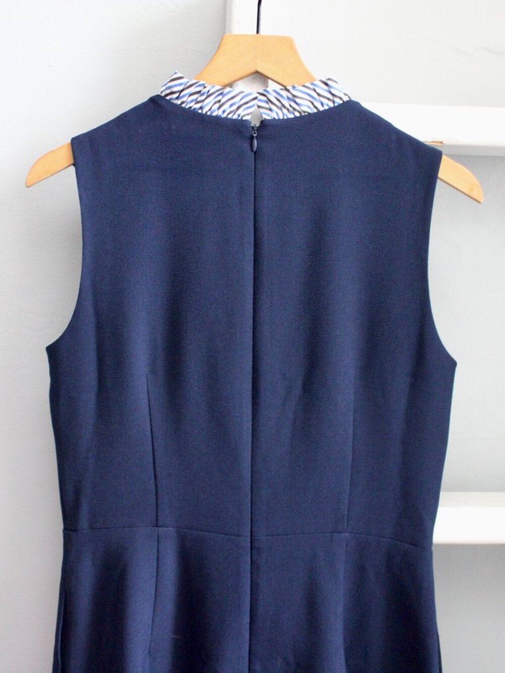 Eliza J Ruffle Striped Trim Sleeveless Crepe Navy Blue Above The Knee Dress sz 8 - Picture 6 of 7